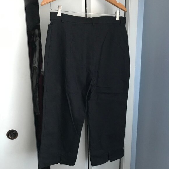 Ladies Black Capri Pants 32" Waist $5.00 AS AN ADD ON - Picture 1 of 2